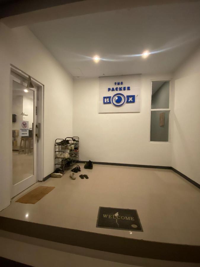 The Packerbox Hostel Batununggul Екстериор снимка